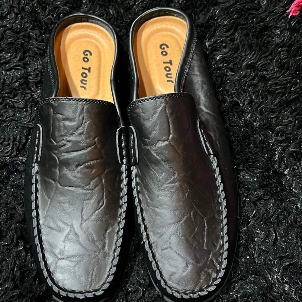 GO TOUR MEN BLACK MULE SLIPPERS (SZ. 11)